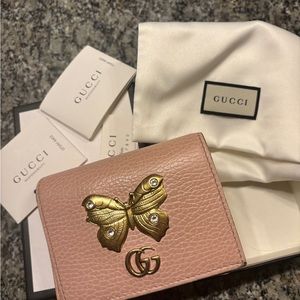 Gucci bifold double G  butterfly Marmont Wallet in light pink. Full inclusion.
